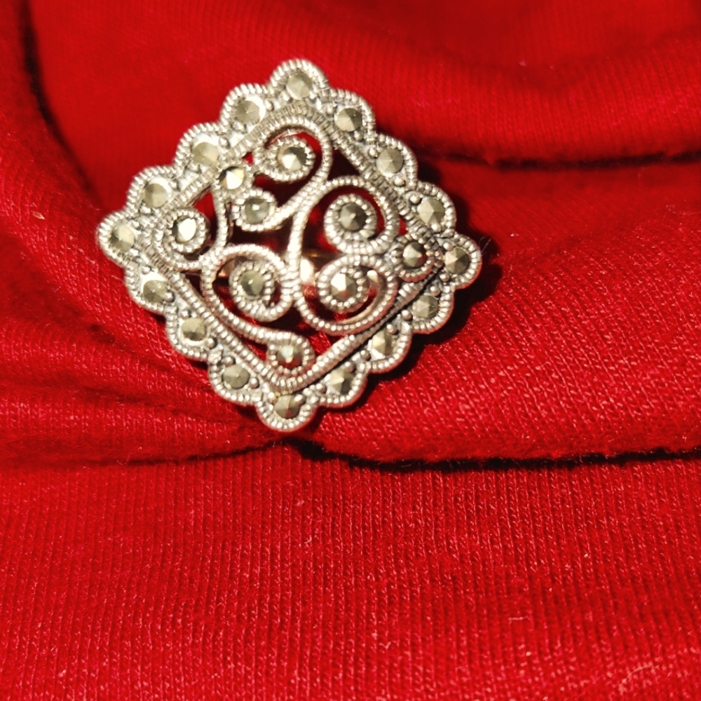 Beautiful Vintage 925 Sterling Silver Marcasite Ring
